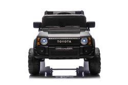 Elektrische kinderauto Toyota Landcruiser 12V, zwart, brede enkele stoel, 2,4 GHz afstandsbediening, USB / AUX-ingang, Bluetooth, vering, lithiumbatterij, LED-verlichting, 2 x 25W motor, ORIGINELE licentie