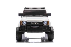 Elektrische kinderauto Toyota Landcruiser 12V, wit, brede enkele stoel, 2,4 GHz afstandsbediening, USB / AUX-ingang, Bluetooth, vering, lithiumbatterij, LED-verlichting, 2 x 25W motor, ORIGINELE licentie
