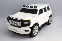 Kinderen trekken langs gelicentieerde Mercedes-Benz Ener-G-Force-bagage - witte kleine reistas