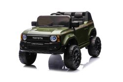 Elektrische kinderauto Toyota Landcruiser 12V, legergroen, brede enkele stoel, 2,4 GHz afstandsbediening, USB / AUX-ingang, Bluetooth, vering, lithiumbatterij, LED-verlichting, 2 x 25W motor, ORIGINELE licentie