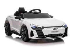 Elektrische speelgoedauto Audi RS E-tron GT 12V, wit, brede enkele stoel, 2,4 GHz afstandsbediening, USB / AUX-ingang, Bluetooth, vering, lithiumbatterij, LED-verlichting, 2 x 25W motor, ORIGINELE licentie