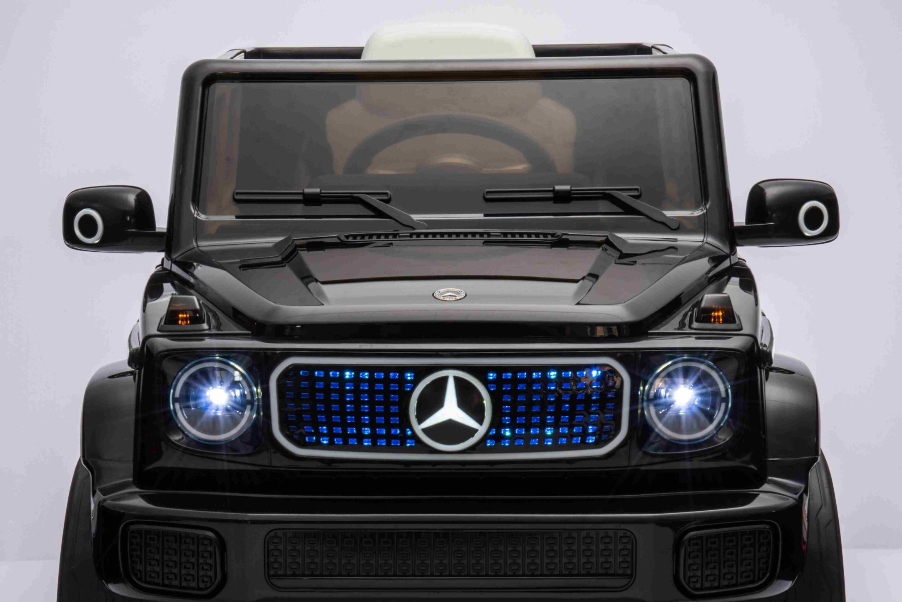 LED-achtergrondverlichting van de voorgrille, spiegels en richtingaanwijzers